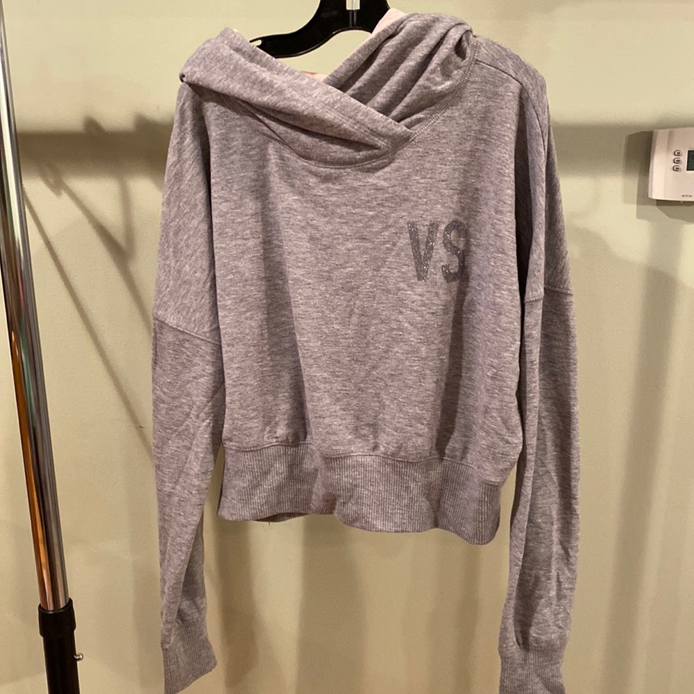 Victoria’s Secret grey cropped top hoodie. Size S. Worn 1 time.